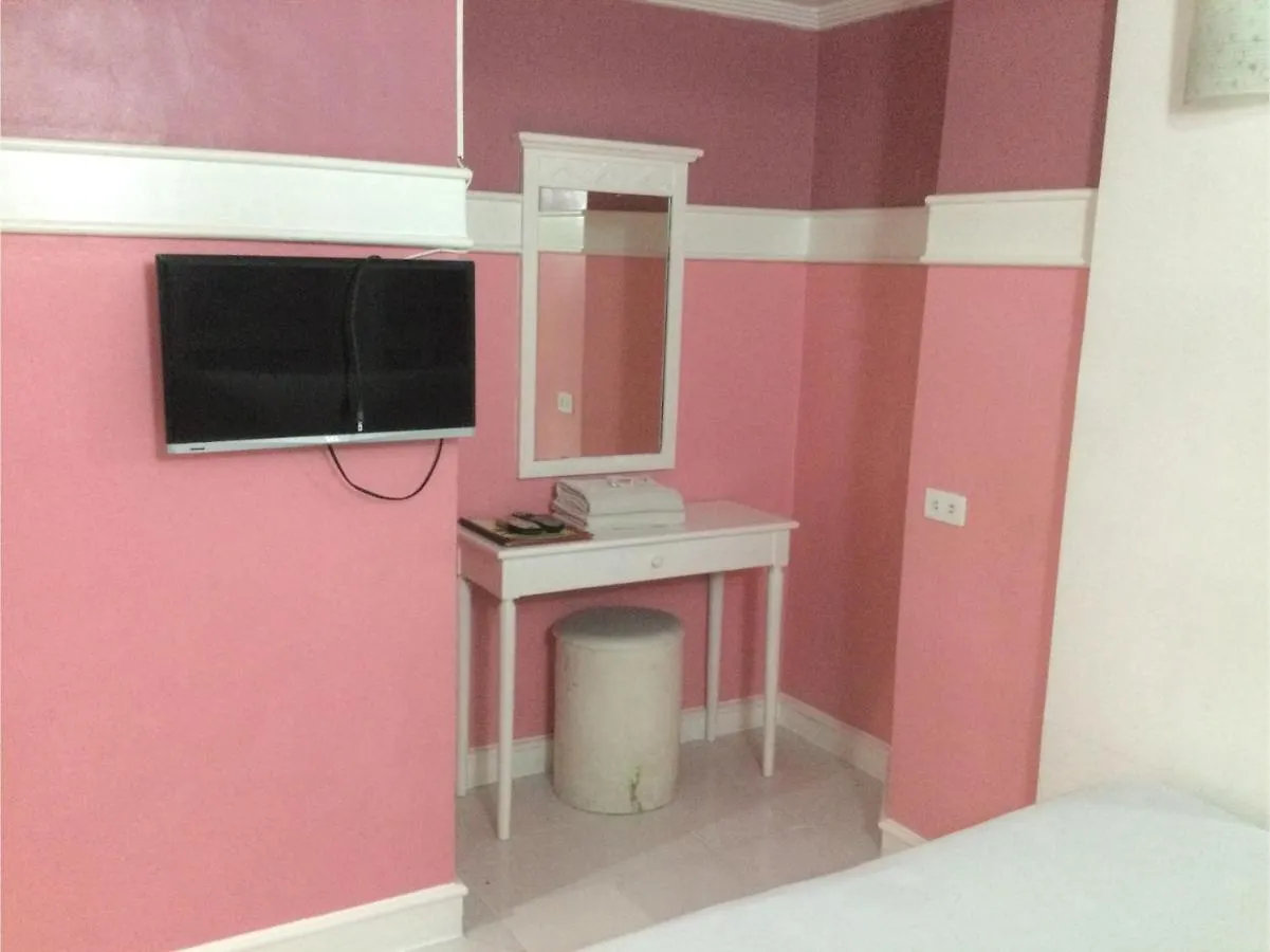 Oyo 817 Vista Apartelle Mandaluyong